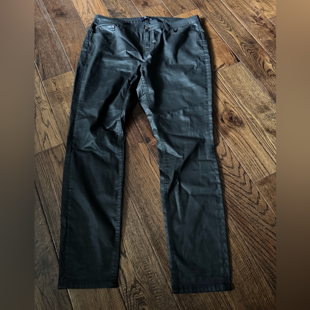 Boden Women's Skinny Jeans in Black Coated Denim